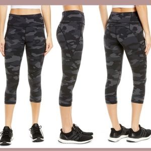 NEW Sweaty Betty [M] Power Workout Crop Pocket Leggings in Black Camo